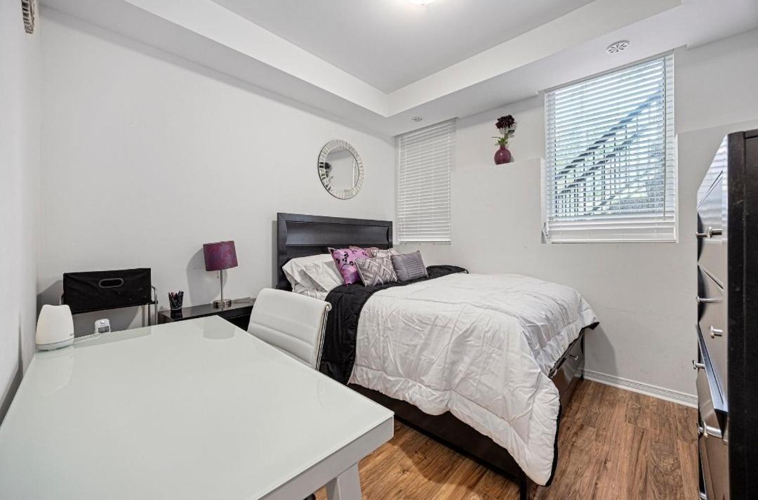Apartamento Beautiful Townhouse Near Yorkdale Mall, Wilson Subway Toronto Exterior foto